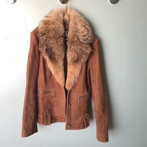 Leather coat with removable fur collar